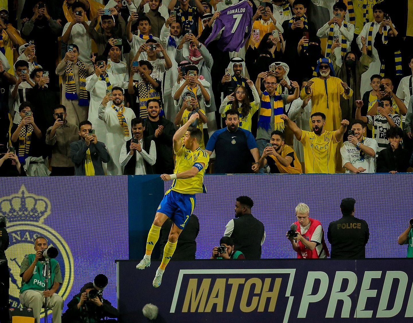 塞维利亚主场火力全开，轻松夺得比赛胜利的简单介绍