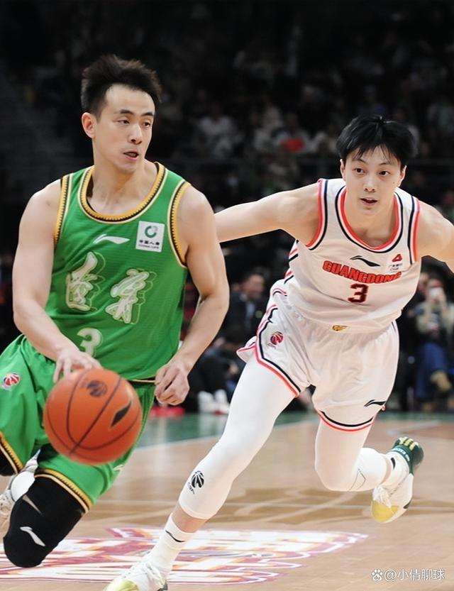 乐动体育-攻守转换是指比赛中双方对控制球权得与失的瞬息变化