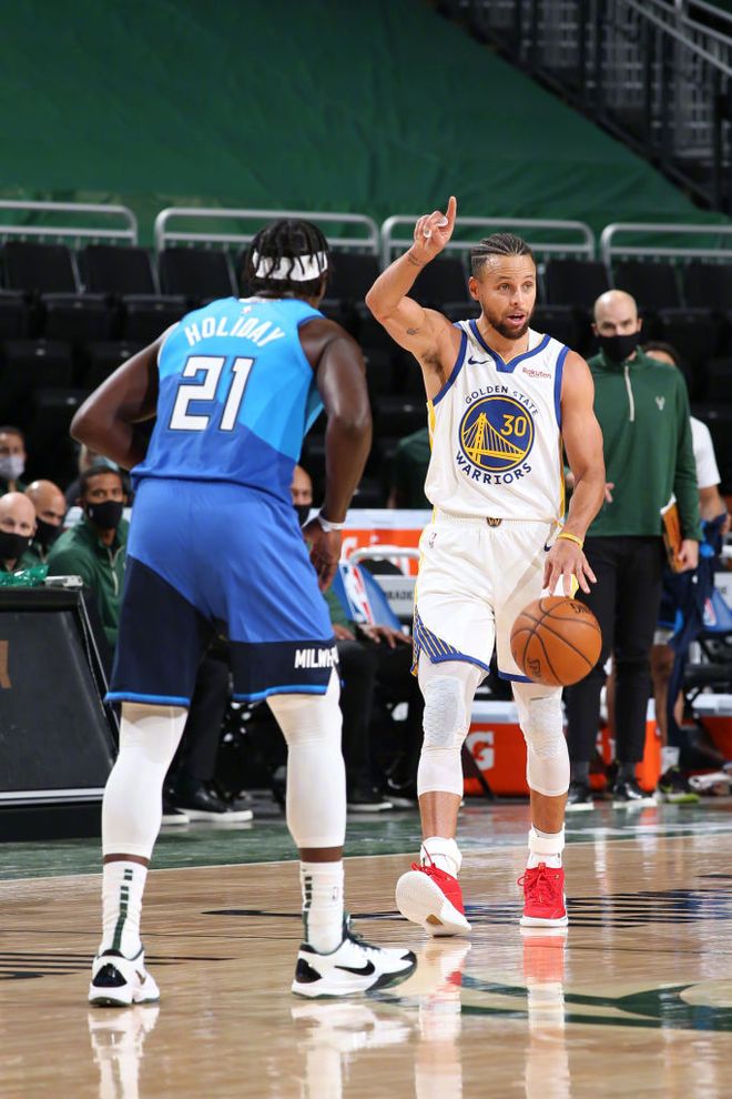 惊心一幕!勇士逆转国王,演绎胜利传奇在线观看