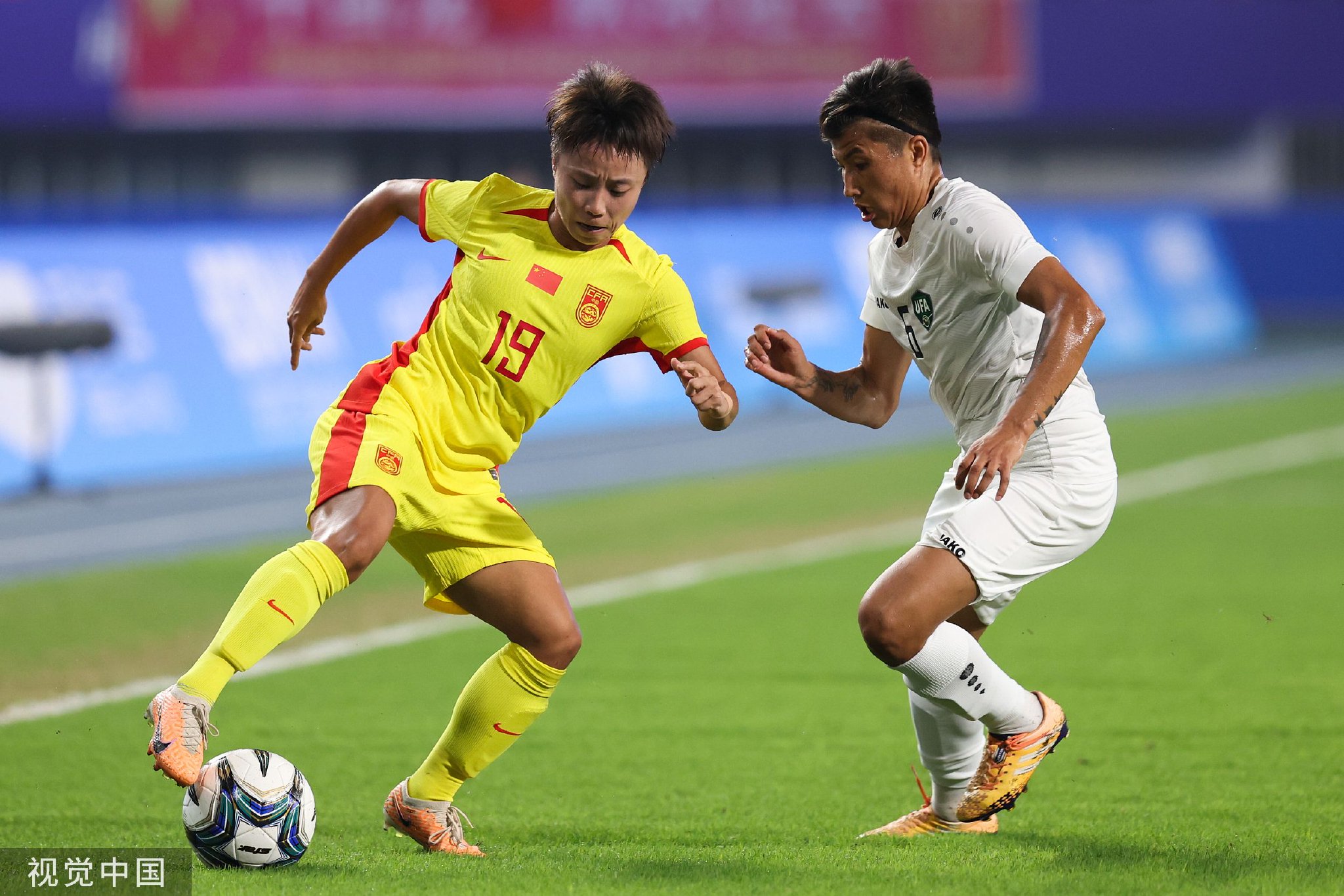 中国女足备战风雨无阻，力求全力以赴(中国女足备战风雨无阻,力求全力以赴的是谁)